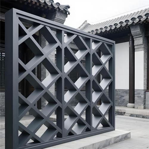 在建筑装饰领域,铝合金格栅作为一种新型装饰材料,以其独特的质感和